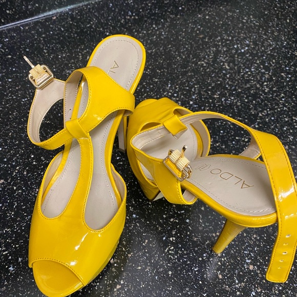 Shoes - Picture 9 of 12